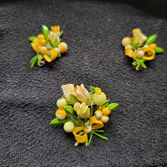 Charming Vintage Enamel Flower Bouquet Brooch and Earring Set - Picture 4 of 5